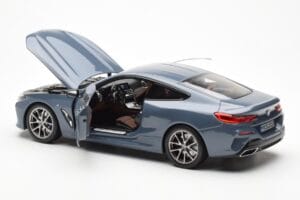 BMW 850i G15 Barcelona Blue Metallic Norev 1:18 80432450995 Pressofusione — immagine 5 di 8