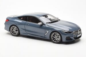 BMW 850i G15 Barcelona Blue Metallic Norev 1:18 80432450995 Pressofusione — immagine 6 di 8
