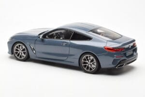 BMW 850i G15 Barcelona Blue Metallic Norev 1:18 80432450995 Pressofusione — immagine 7 di 8