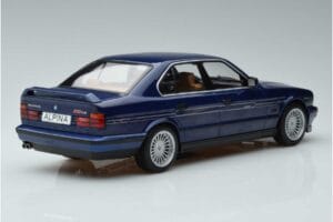 BMW Alpina B10 4.6 E34 Blu MCG 1:18 MCG18230 Pressofusione — immagine 2 di 6