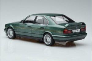 BMW Alpina B10 4.6 E34 Verde MCG 1:18 MCG18229 Pressofusione — immagine 5 di 6