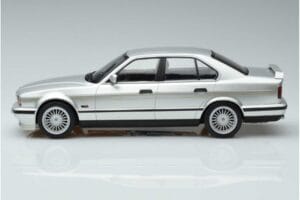 BMW Alpina B10 4.6 E34 Argento MCG 1:18 MCG18231 Pressofusione — immagine 3 di 5