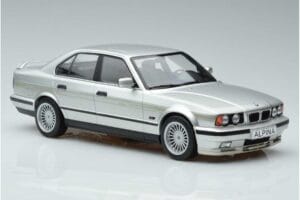 BMW Alpina B10 4.6 E34 Argento MCG 1:18 MCG18231 Pressofusione — immagine 4 di 5