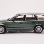 BMW Alpina B10 E34 Touring Verde Scuro MCG 1:18 - image 3 of 6