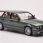 BMW Alpina B10 E34 Touring Verde Scuro MCG 1:18 - image 4 of 6