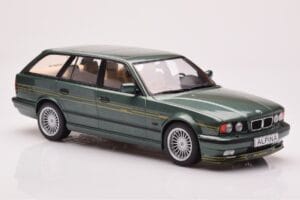 BMW Alpina B10 E34 Touring Verde Scuro MCG 1:18 MCG18331 Pressofusione — immagine 4 di 6