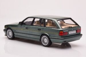 BMW Alpina B10 E34 Touring Verde Scuro MCG 1:18 MCG18331 Pressofusione — immagine 5 di 6