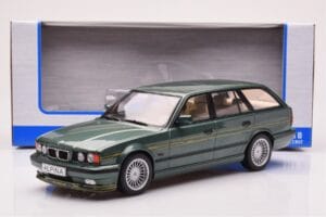BMW Alpina B10 E34 Touring Verde Scuro MCG 1:18 MCG18331 Pressofusione — immagine 6 di 6