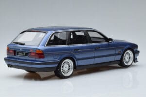 BMW Alpina B10 E34 4.0 Touring Blu Otto 1:18 OT944 Resina — immagine 2 di 6
