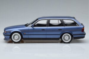 BMW Alpina B10 E34 4.0 Touring Blu Otto 1:18 OT944 Resina — immagine 3 di 6