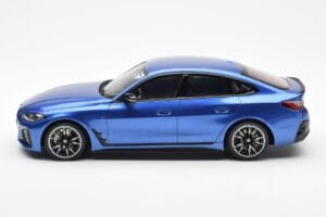 BMW i4 M50 G26 Blu Otto 1:18 OT453 Resina — immagine 3 di 6