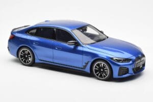 BMW i4 M50 G26 Blu Otto 1:18 OT453 Resina — immagine 4 di 6