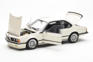 BMW M635 CSi E24 Bianco Dealer Edition AUTOart 1:18 80430145829 Pressofusione — immagine 2 di 8