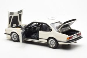 BMW M635 CSi E24 Bianco Dealer Edition AUTOart 1:18 80430145829 Pressofusione — immagine 5 di 8