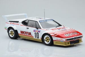 BMW M1 Motul #10 B. Darniche / A. Mahe Rally Tour de Corse 1982 IXO 1:18 18RMC114 Pressofusione — immagine 4 di 6