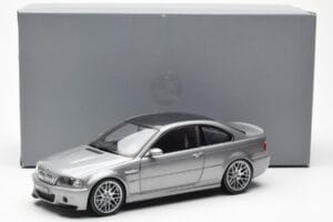 BMW M3 E46 CSL Grigio Kyosho 1:18 80430302734 Pressofusione — immagine 8 di 8