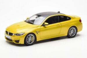 BMW M4 F82 Austin Giallo Metallic Paragon 1:18
