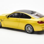 BMW M4 F82 Austin Giallo Metallic Paragon 1:18 - image 7 of 8