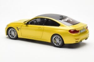 BMW M4 F82 Austin Giallo Metallic Paragon 1:18 80432339606 Pressofusione — immagine 7 di 8