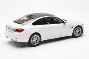 BMW M4 F82 Frozen Brilliant Bianco Paragon 1:18 PA-97101 Pressofusione — immagine 3 di 8