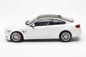 BMW M4 F82 Frozen Brilliant Bianco Paragon 1:18 PA-97101 Pressofusione — immagine 4 di 8