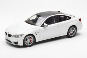 BMW M4 F82 Frozen Brilliant Bianco Paragon 1:18 PA-97101