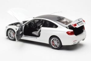 BMW M4 F82 Frozen Brilliant Bianco Paragon 1:18 PA-97101 Pressofusione — immagine 5 di 8