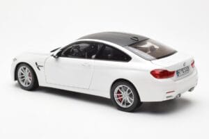 BMW M4 F82 Frozen Brilliant Bianco Paragon 1:18 PA-97101 Pressofusione — immagine 7 di 8