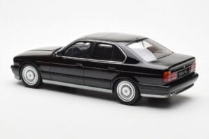 BMW M5 E34 Nero Otto 1:18 OT690 Resina — immagine 5 di 6