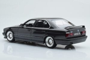 BMW M5 E34 Hartge Nero Otto 1:18 OT362B Resina — immagine 4 di 6