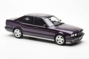 BMW M5 E34 Viola Otto 1:18 OT106 Resina — immagine 4 di 6