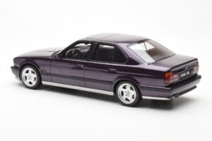 BMW M5 E34 Viola Otto 1:18 OT106 Resina — immagine 5 di 6