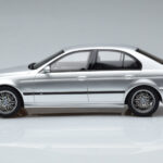 BMW M5 E39 Argento Otto 1:18 - image 3 of 7