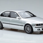 BMW M5 E39 Argento Otto 1:18 - image 4 of 7