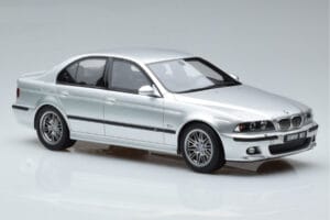 BMW M5 E39 Argento Otto 1:18 OT747B Resina — immagine 4 di 7