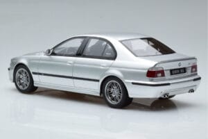 BMW M5 E39 Argento Otto 1:18 OT747B Resina — immagine 5 di 7