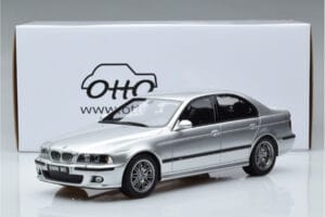 BMW M5 E39 Argento Otto 1:18 OT747B Resina — immagine 7 di 7