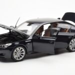 BMW M5 E60 Carbon Nero Kyosho 1:18 - image 2 of 8