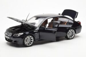 BMW M5 E60 Carbon Nero Kyosho 1:18 08593BK Pressofusione — immagine 2 di 8