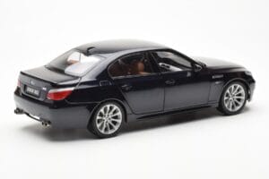 BMW M5 E60 Carbon Nero Kyosho 1:18 08593BK Pressofusione — immagine 3 di 8