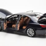 BMW M5 E60 Carbon Nero Kyosho 1:18 - image 5 of 8