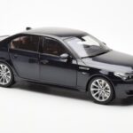 BMW M5 E60 Carbon Nero Kyosho 1:18 - image 6 of 8