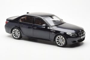 BMW M5 E60 Carbon Nero Kyosho 1:18 08593BK Pressofusione — immagine 6 di 8