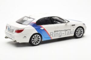 BMW M5 E60 Ring Taxi Nurburgring Kyosho 1:18 08593RT Pressofusione — immagine 3 di 8