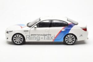 BMW M5 E60 Ring Taxi Nurburgring Kyosho 1:18 08593RT Pressofusione — immagine 4 di 8