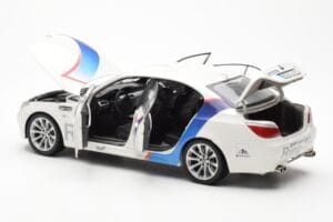 BMW M5 E60 Ring Taxi Nurburgring Kyosho 1:18 08593RT Pressofusione — immagine 5 di 8