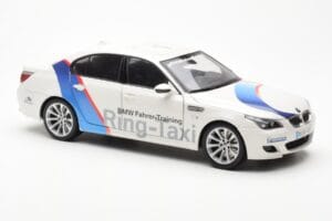 BMW M5 E60 Ring Taxi Nurburgring Kyosho 1:18 08593RT Pressofusione — immagine 6 di 8