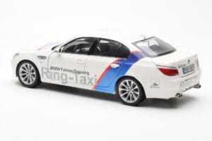 BMW M5 E60 Ring Taxi Nurburgring Kyosho 1:18 08593RT Pressofusione — immagine 7 di 8