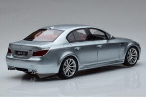 BMW M5 E60 Argento Otto 1:18 OT426 Resina — immagine 2 di 6