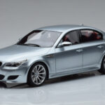 BMW M5 E60 Argento Otto 1:18